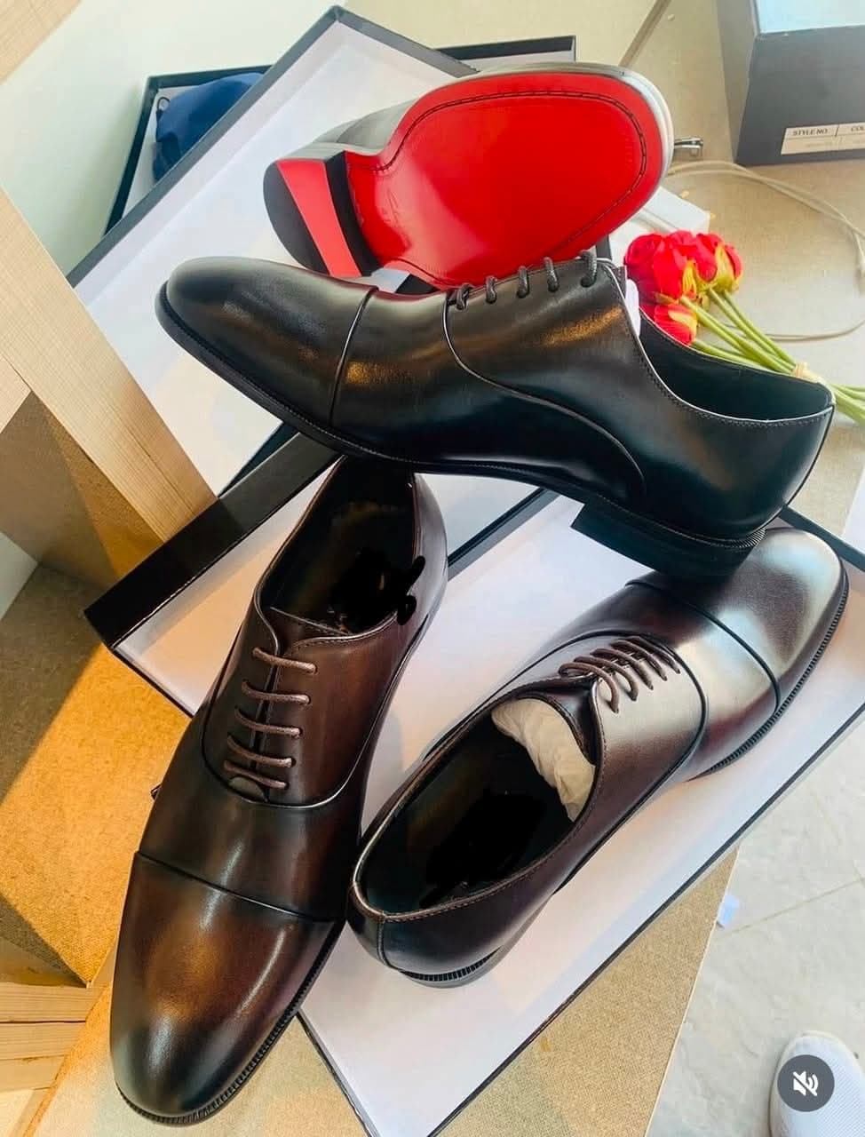 Black Oxford, Red Sole